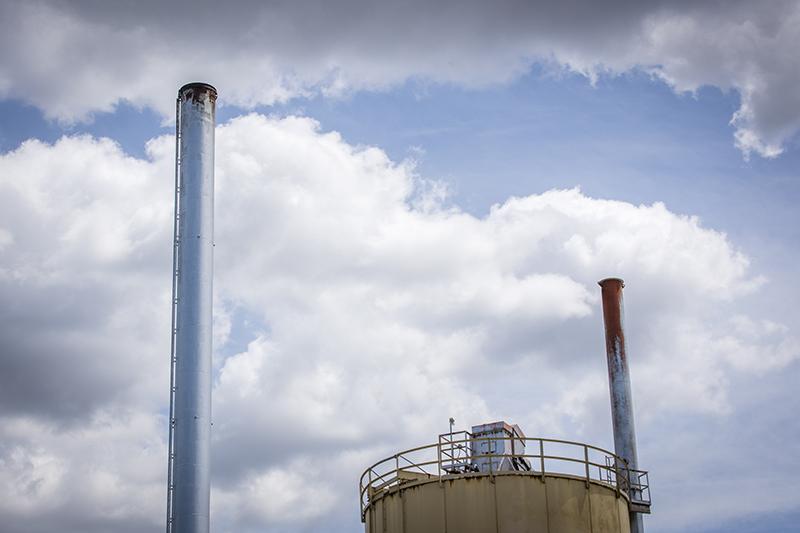 Conversion from centralized steam plant to decentralized hot water plant 